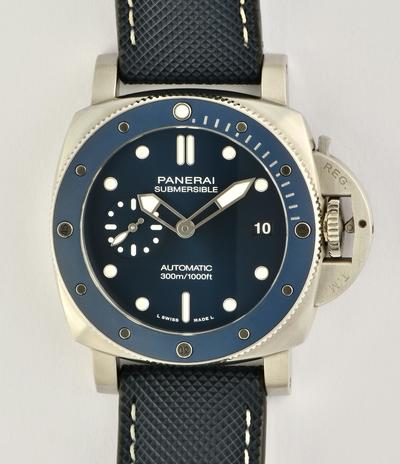 Submersible 42 Blue  PAM 01068