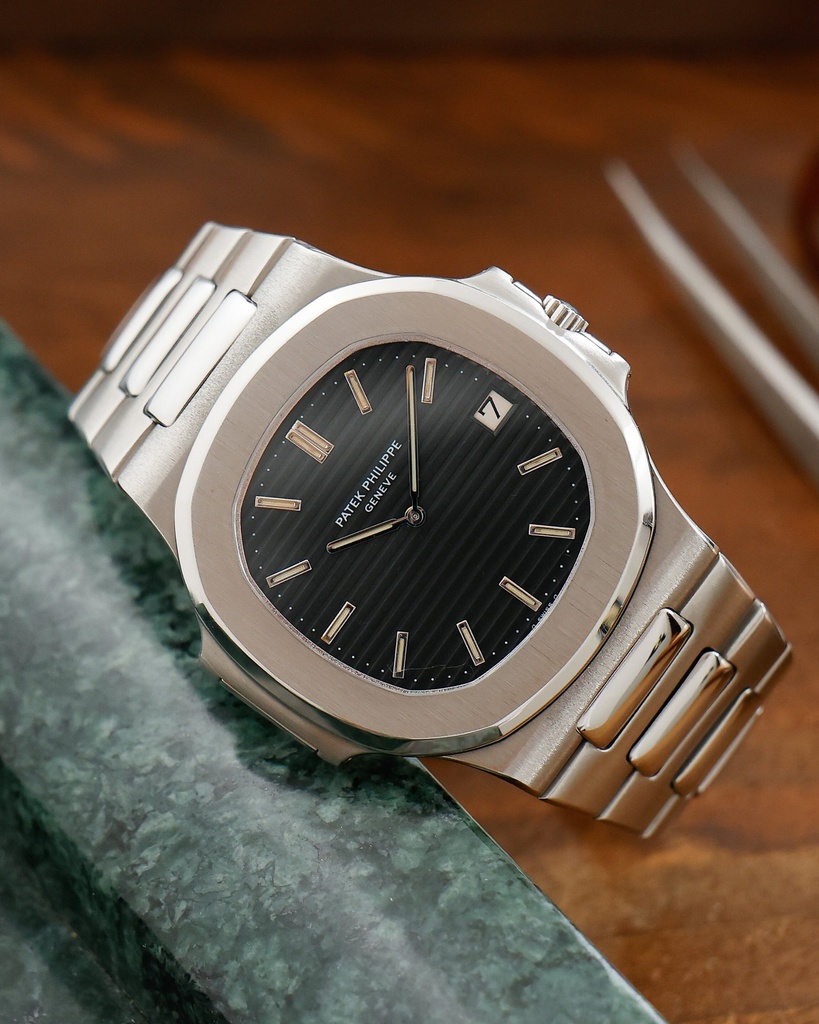 nautilus_angled_dial-color-fixed.jpg