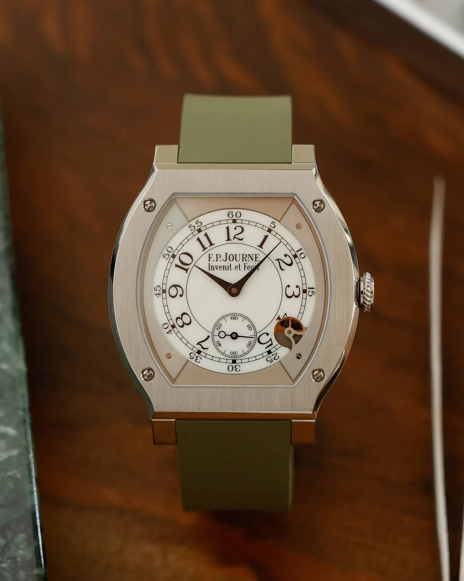 Élégante 48 Titanium