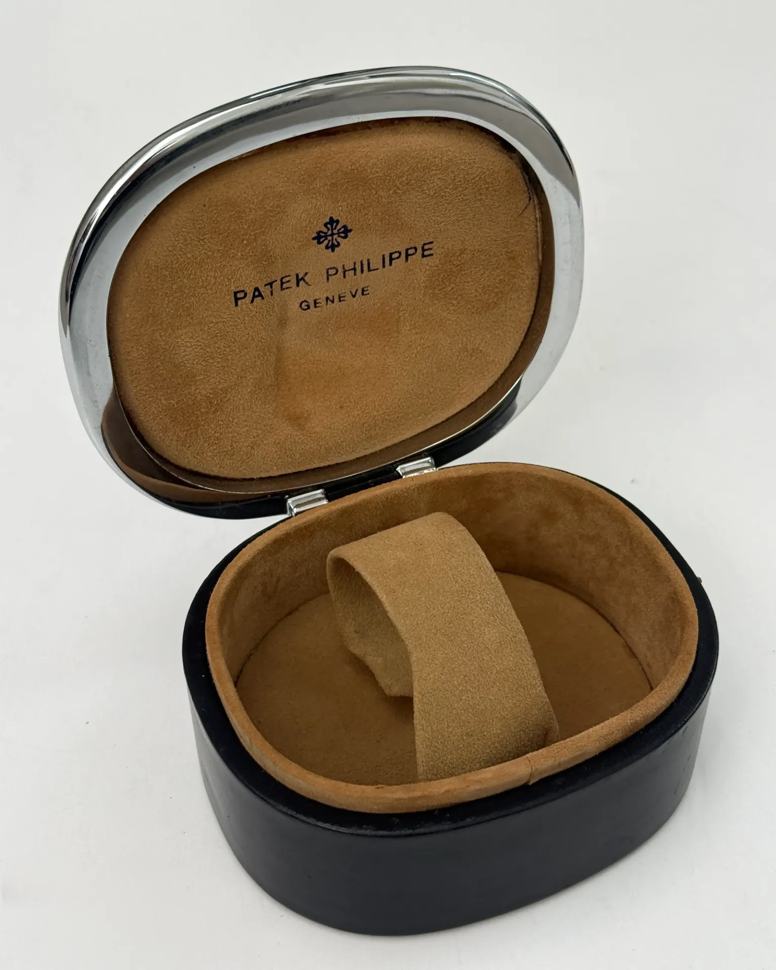 Vintage oval presentation box