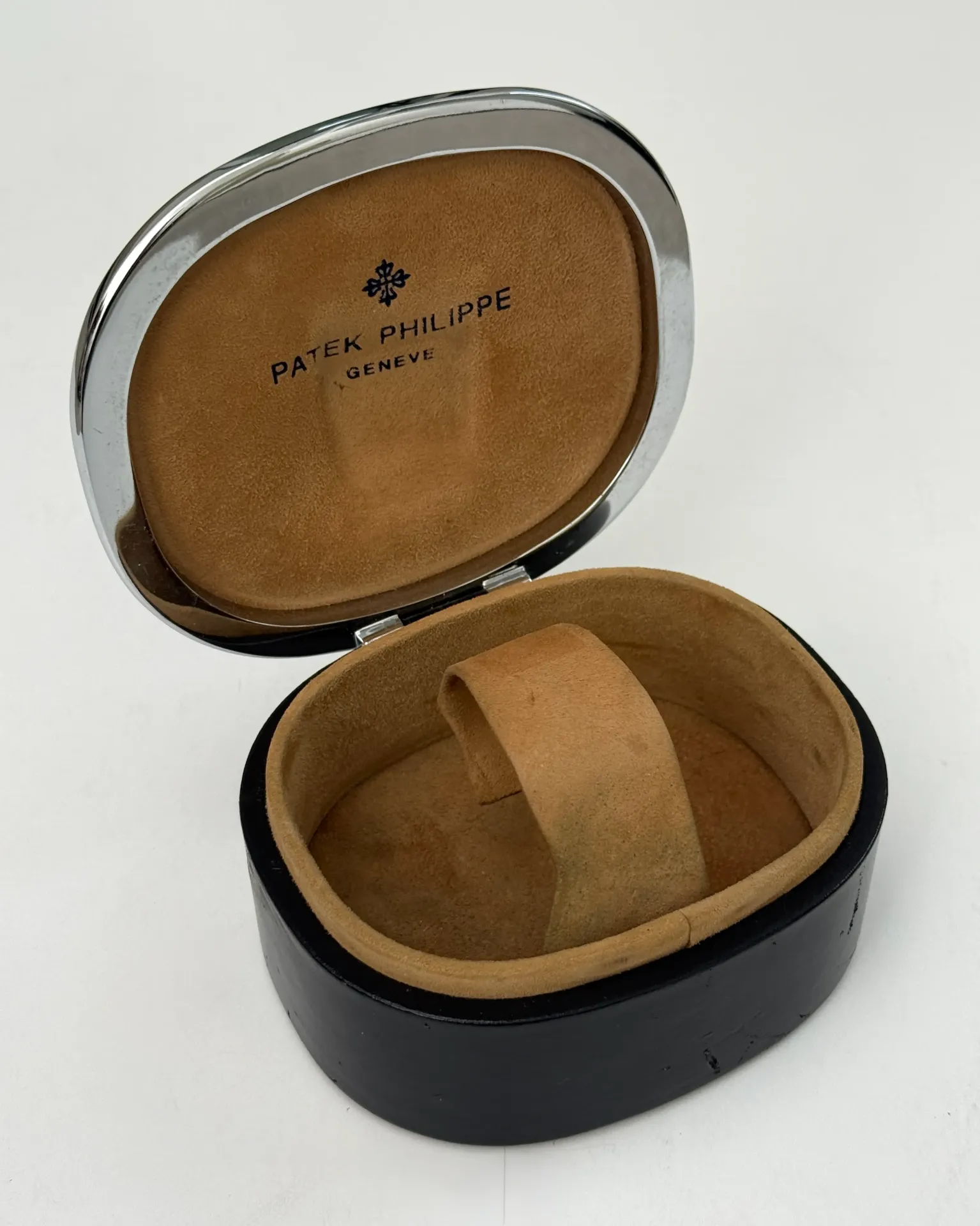 Vintage oval presentation box