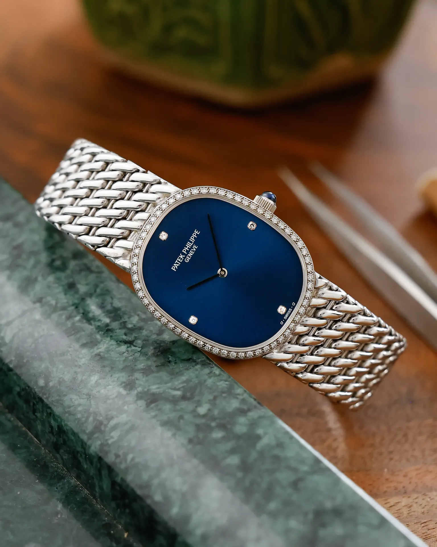 Ellipse White Gold Diamond Bezel